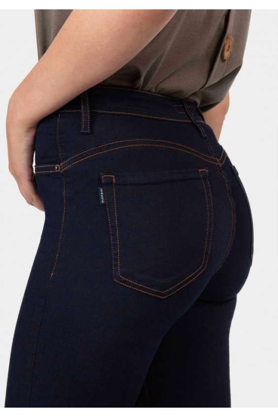 ONE_SIZE_CURVY_2 Farmer