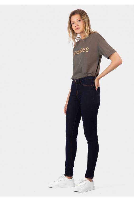 ONE_SIZE_CURVY_2 Farmer